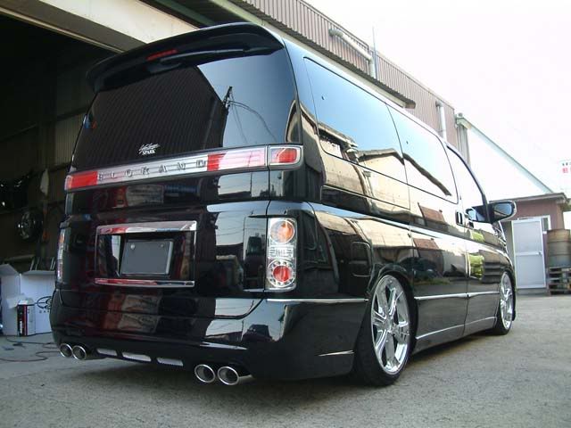 Nissan elgrand vs honda elysion