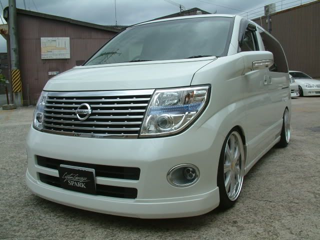 Nissan elgrand vs honda elysion #6