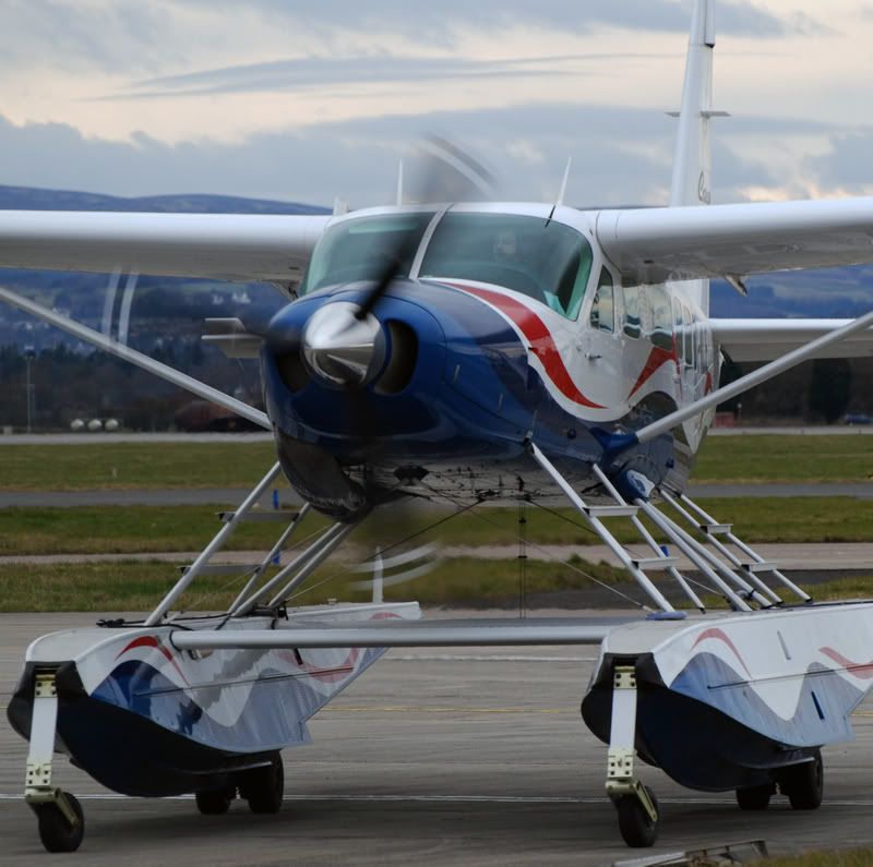 http://i130.photobucket.com/albums/p279/davie_j_p/G-MDJE4CESSNA208CARAVANFLOATPLANELO.jpg