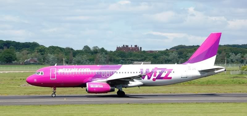 http://i130.photobucket.com/albums/p279/davie_j_p/HA-LPEAIRBUSA320WIZZATPRESTWICKI-1.jpg