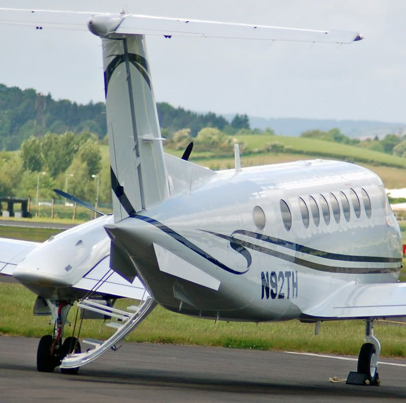 http://i130.photobucket.com/albums/p279/davie_j_p/N92THBEECHBE350FLUIDAVIATIONATGLASA.jpg