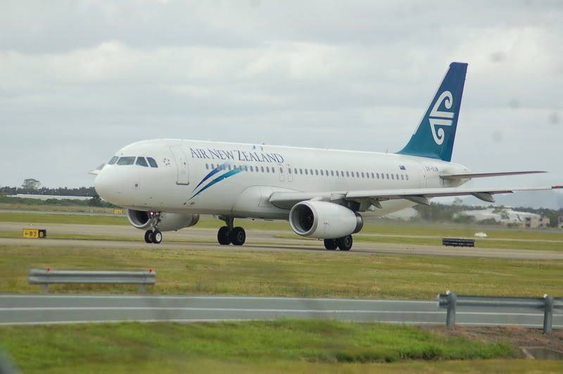 http://i130.photobucket.com/albums/p279/davie_j_p/ZK-OJMAIRBUSA320AIRNEWZEALANDATBRIS.jpg