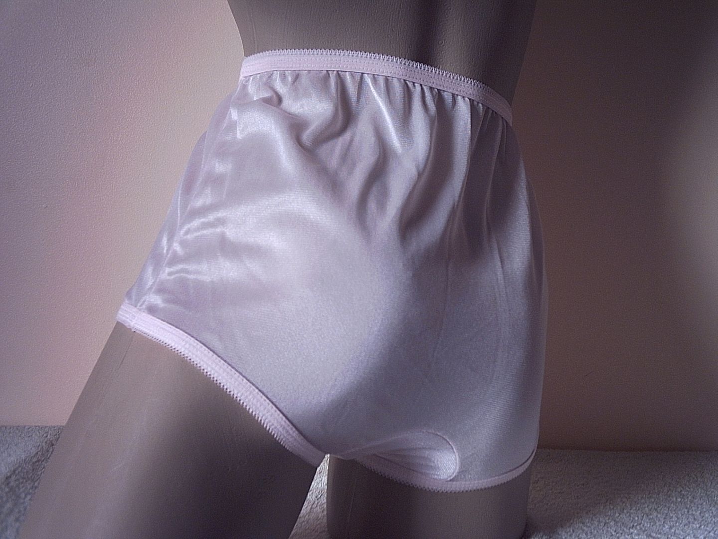 Silky Baby Pink Sheer Nylon Full Cut Panties Vintage Mushroom Gusset s 36"