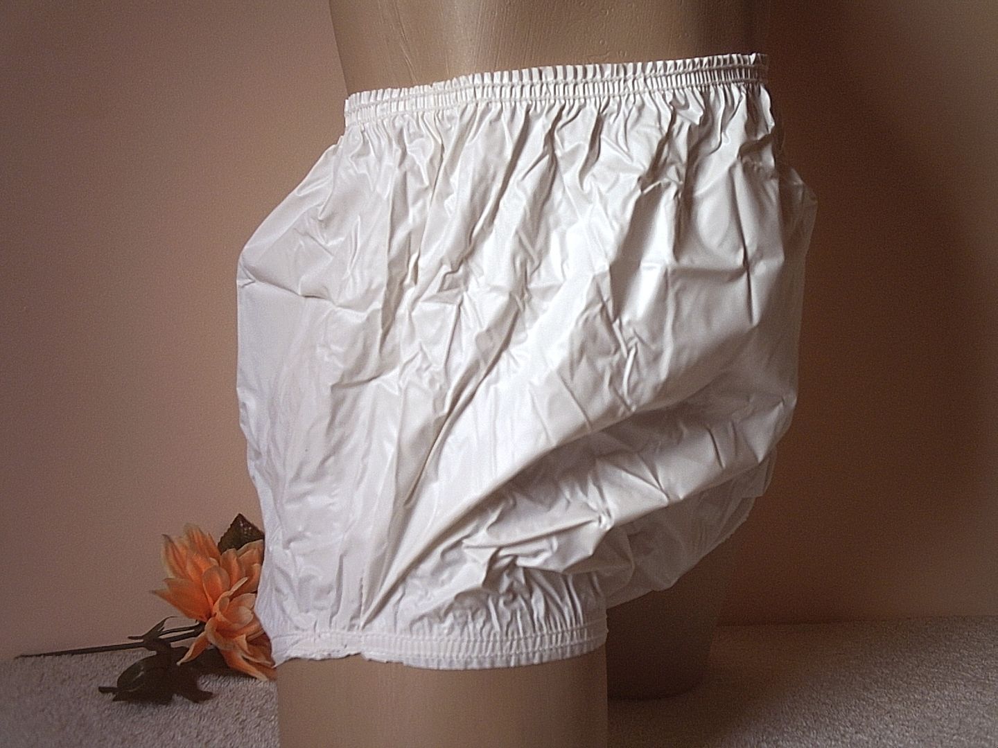 White Full Cut Pull on Plastic Incontinence Diaper Nappy Pants Unisex Medium